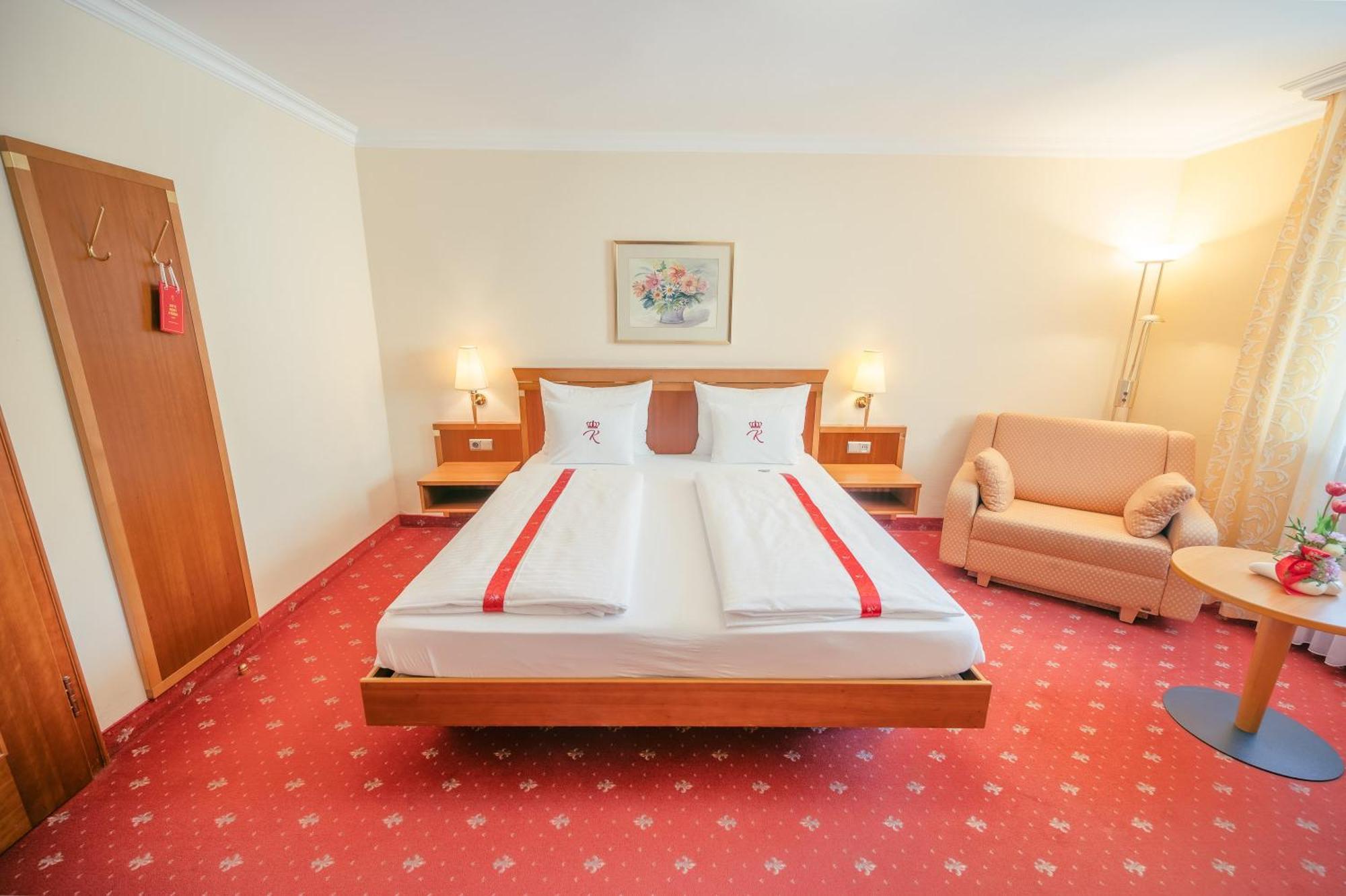 Hotel Am Schlosspark Zum Kurfuerst Oberschleißheim Екстериор снимка