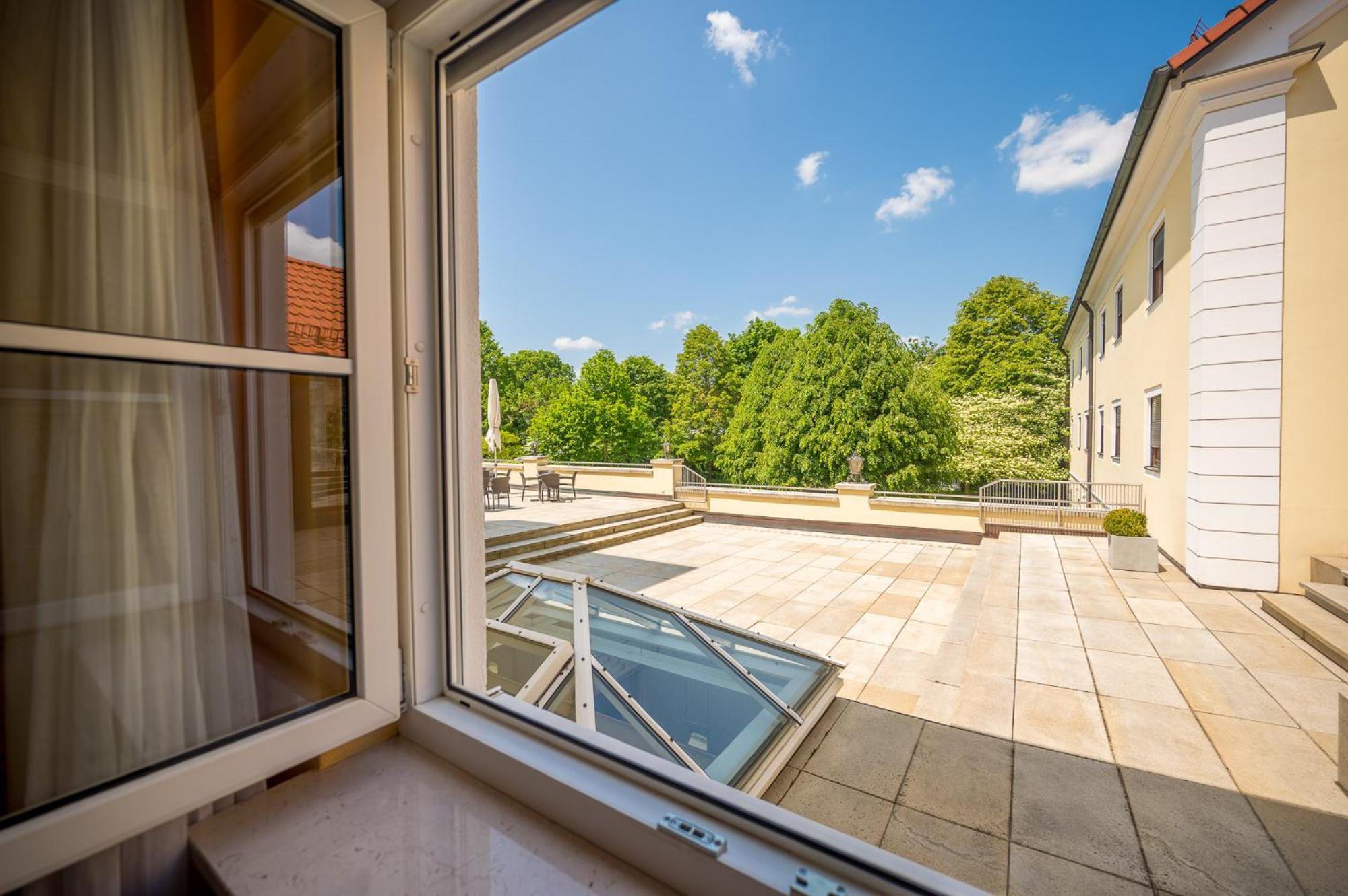 Hotel Am Schlosspark Zum Kurfurst Oberschleißheim Екстериор снимка