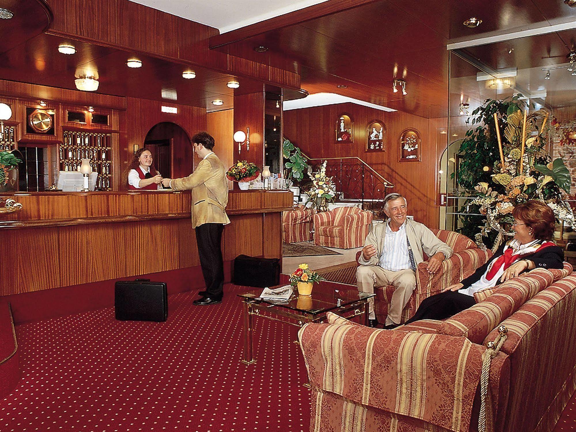 Hotel Am Schlosspark Zum Kurfuerst Oberschleißheim Интериор снимка
